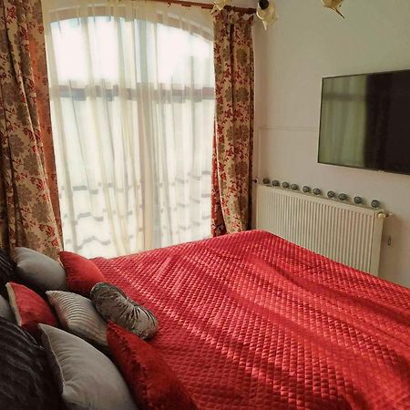 Appartement Miska Houze à Oradea Extérieur photo